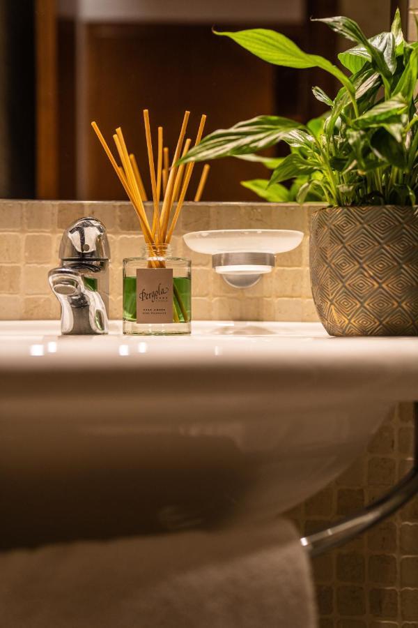 Hotel Pergola レニャーゴ エクステリア 写真